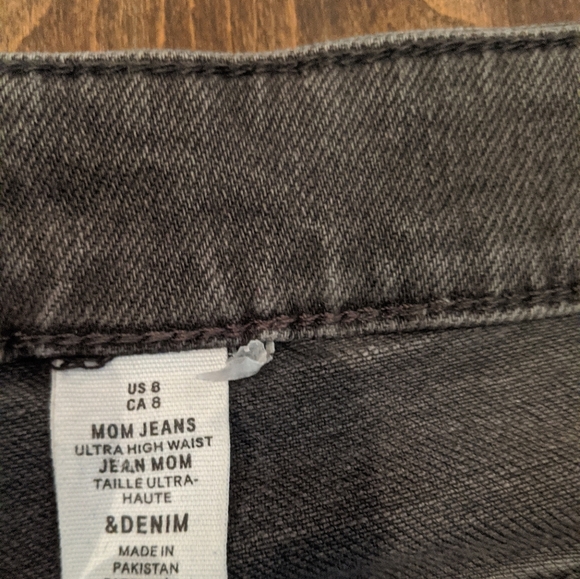 BNWT High Rise Mom Fit Jeans 🥰 - Picture 7 of 9